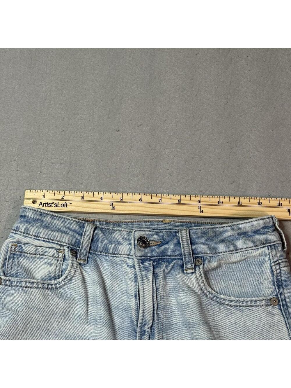 American Eagle Strigid Mom Jeans Womens Size 2 Light Wash Distressed Hem - Picture 10 of 14